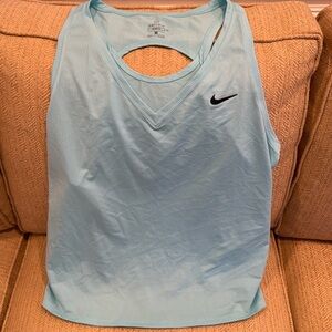 Nike tank. 1x